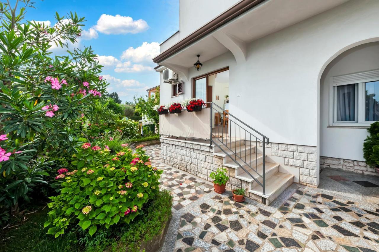 Apartments Sandra Rovinj Exterior photo