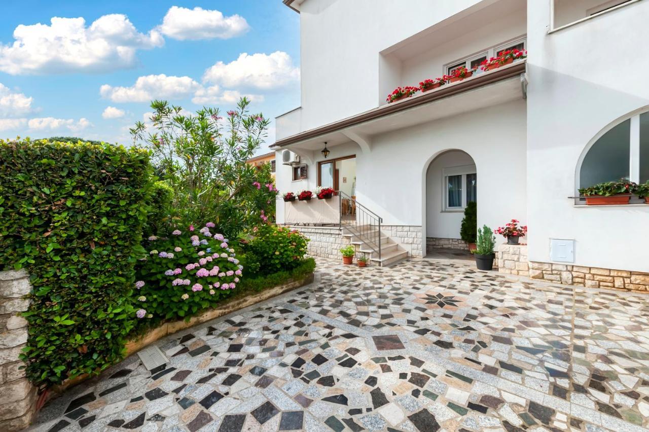 Apartments Sandra Rovinj Exterior photo