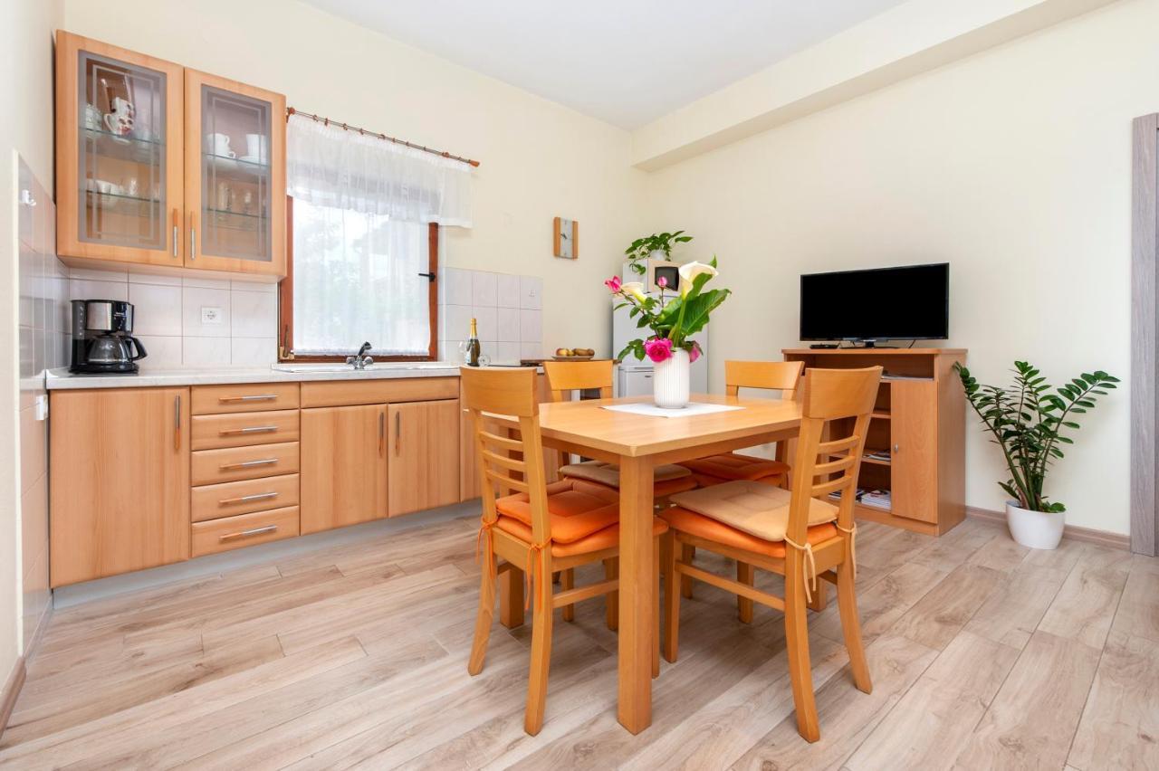 Apartments Sandra Rovinj Exterior photo