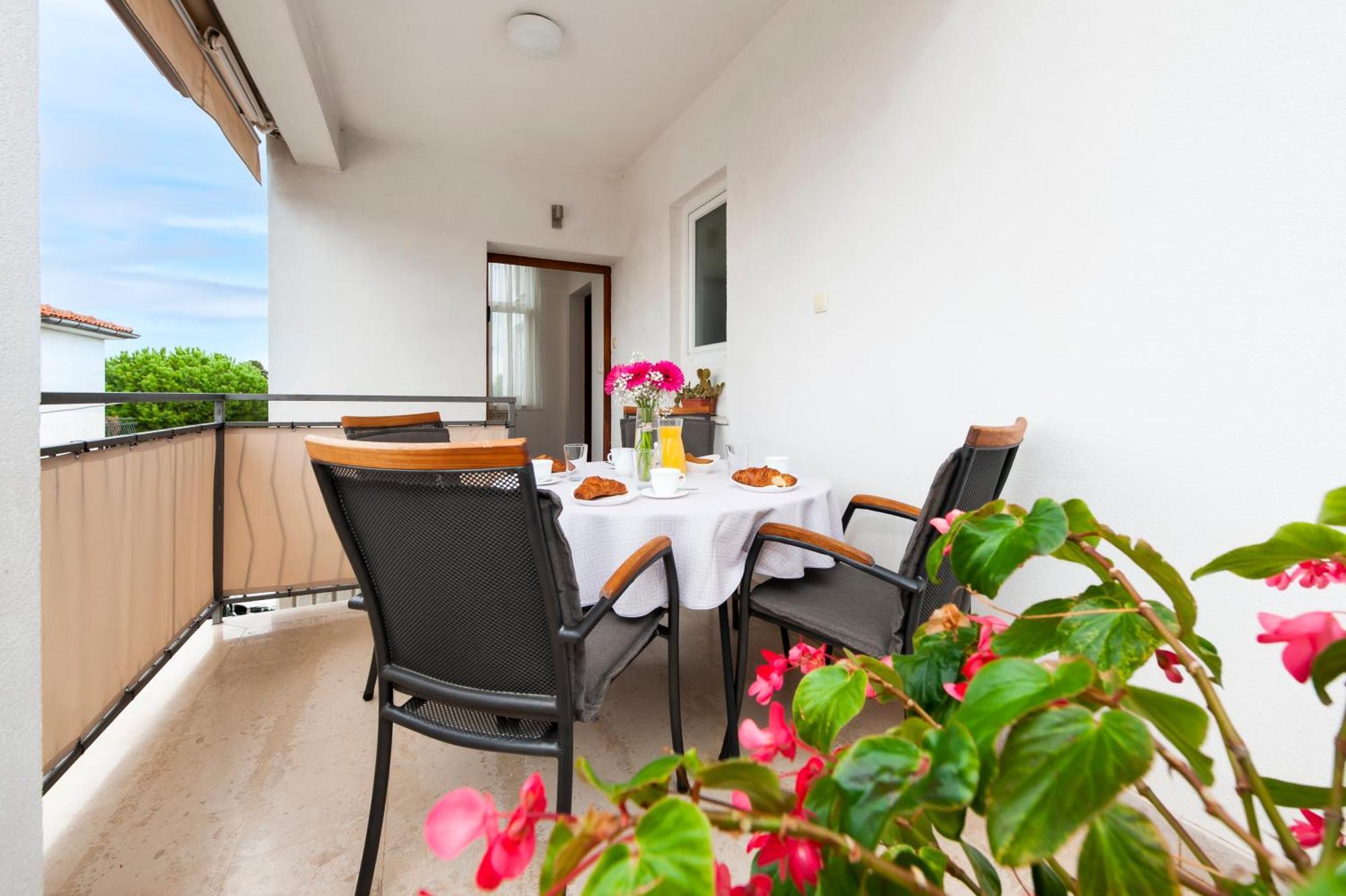 Apartments Sandra Rovinj Exterior photo