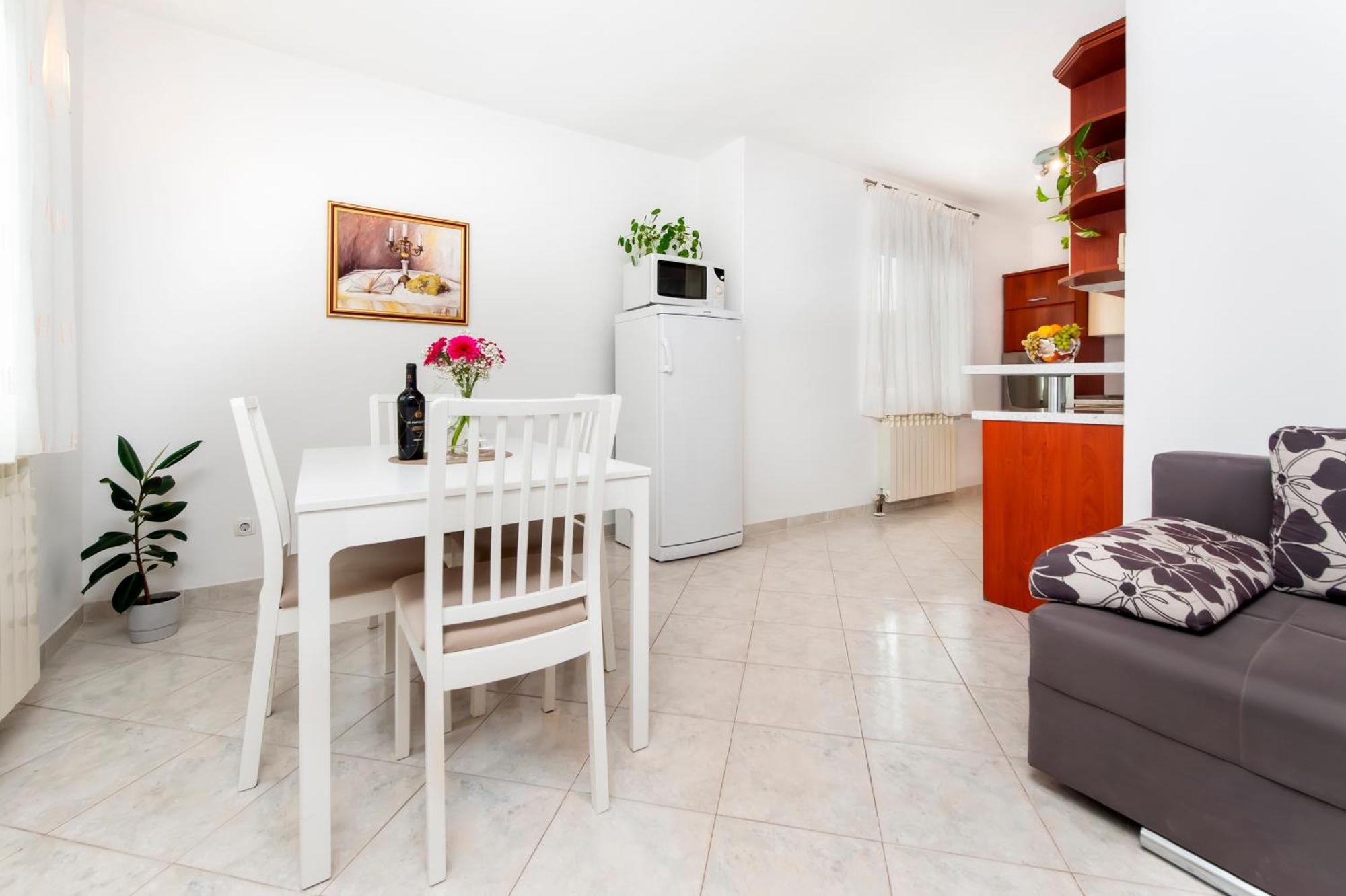 Apartments Sandra Rovinj Exterior photo